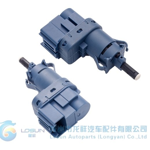 Ford, Mazda, Lincoln LR072647 Fren Lambası Anahtarı Değişimi
   